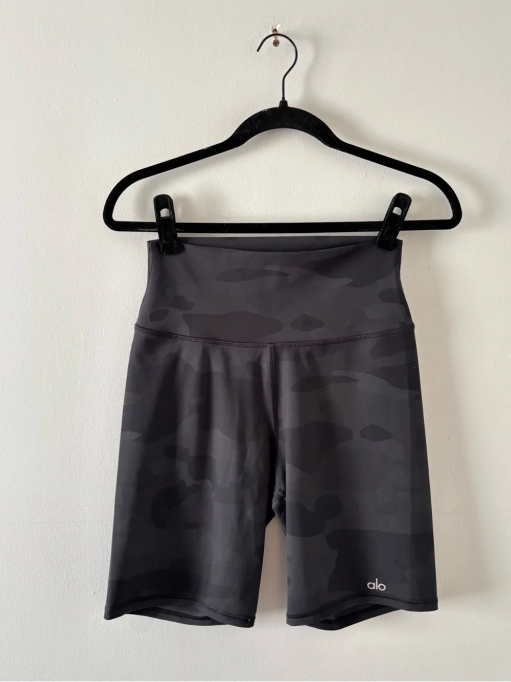 Alo Yoga High-Waist Vapor Shorts Bike Shorts Stretch Workout Camouflage Print